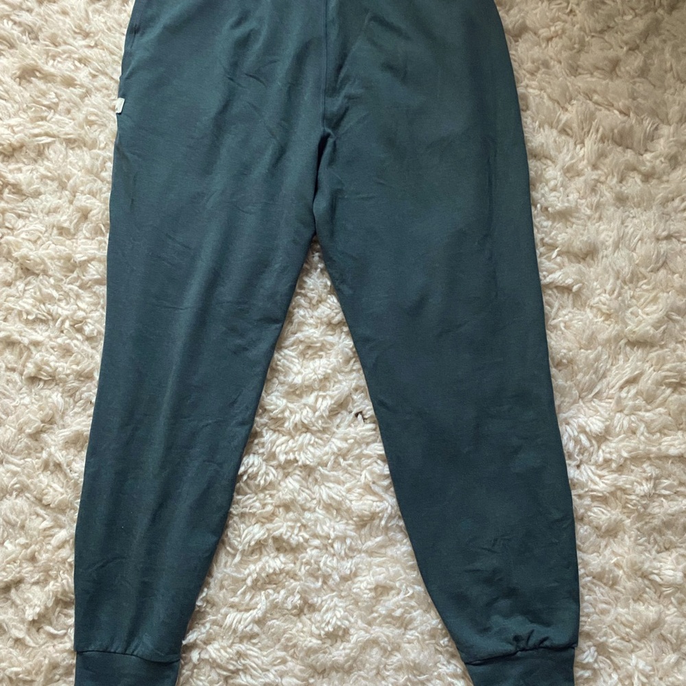 Vuori Joggers Size Small